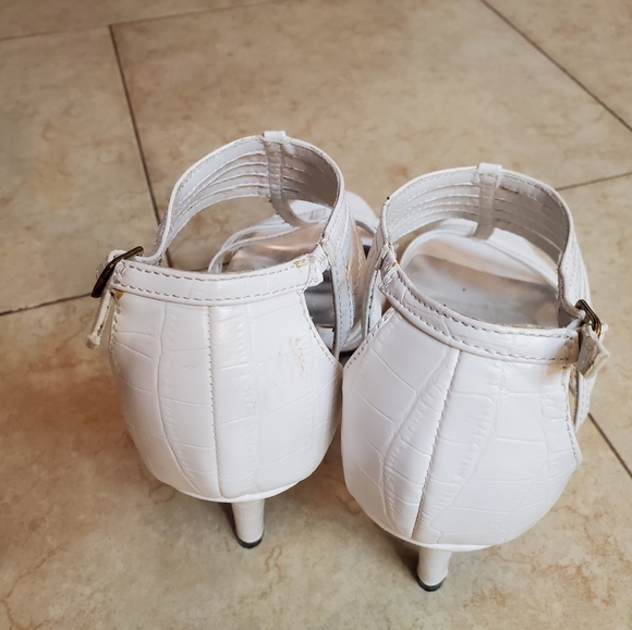 Strappy Snakeskin/reptile print women's heels - Picture 8 of 16